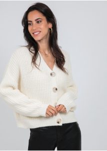 How to wear a cardigan in fashionable ways